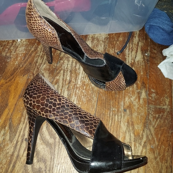 Carlos Santana  black Patent with brown snake skin pattern size 10 - Picture 2 of 4